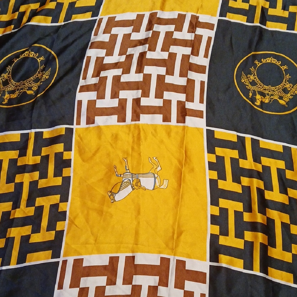 Geometric Yellow and Brown Bedding Set